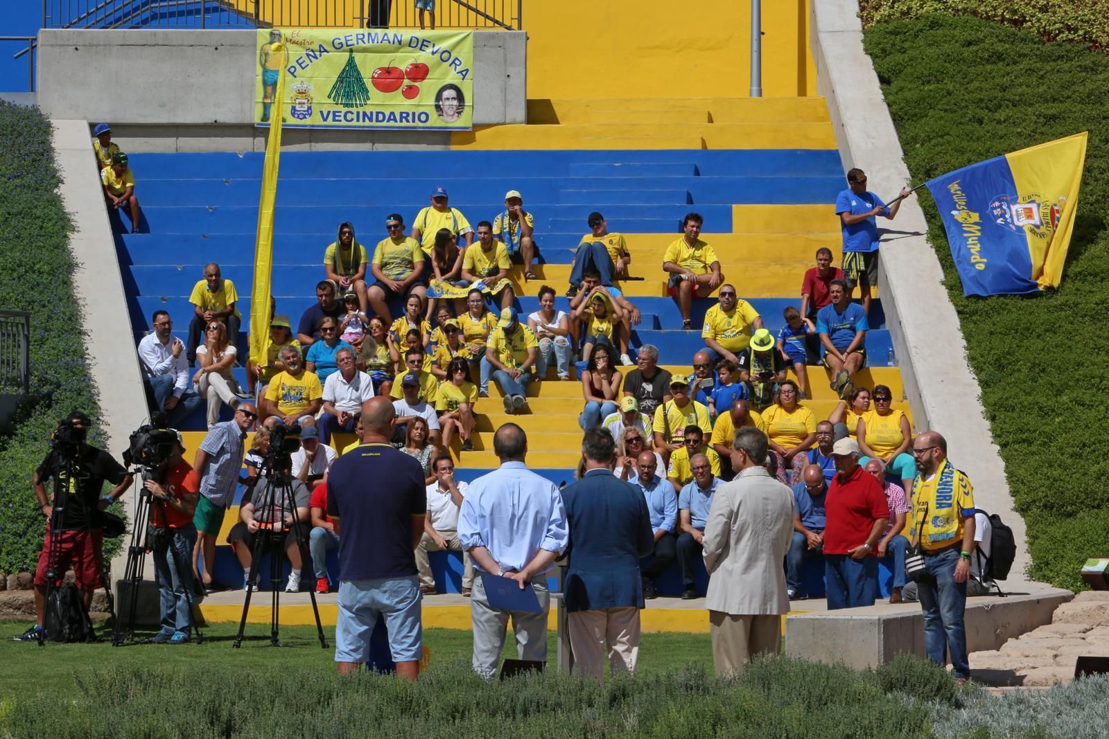 Homenaje a la afición de la UD Las Palmas (ALEJANDRO RAMOS)