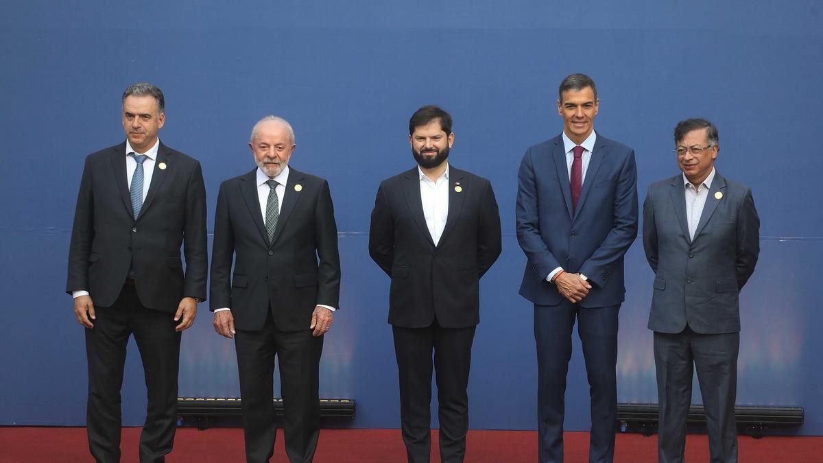 Los presidentes de Uruguay, Brasil, Chile, España y Colombia durante una cumbre celebrada en julio en Santiago de Chile.