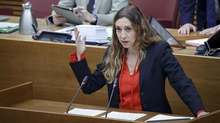 La portaveu adjunta de Compromís, Isaura Navarro, a les Corts. José Cuéllar / Corts Valencianes