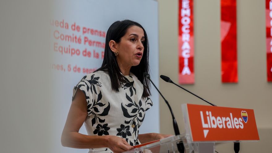 La presidenta de Ciudadanos, Inés Arrimadas, comparece en la sede nacional de Cs.