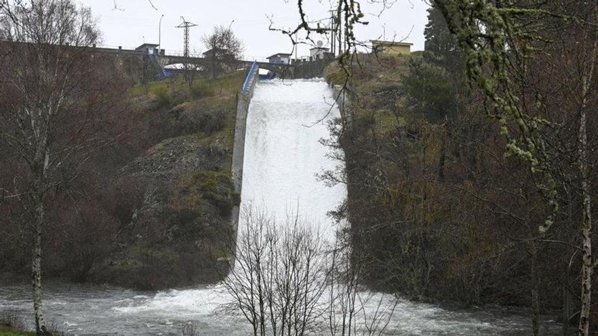 Vista de la zona del embalse de Villameca, que está aportando caudal al río Tuerto.