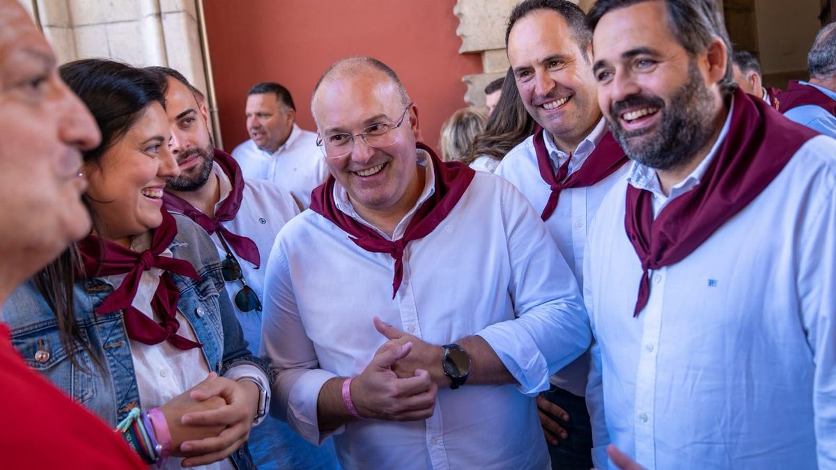El secretario general del PP Miguel Tellado, en Cuenca, junto al presidente del PP de Castilla-La Mancha Paco Núñez y el presidente de la Junta Gestora del PP conquense José Antonio Martín-Buro