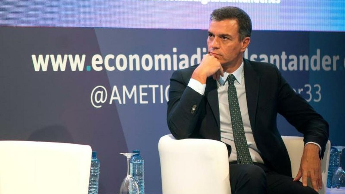 Sánchez ha participado en un curso de la UIMP durante su visita a Cantabria. |