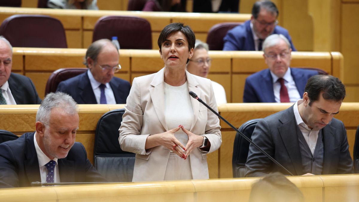 La ministra de Vivienda y Agenda Urbana, Isabel Rodríguez, interviene durante una sesión plenaria en el Senado, a 17 de marzo de 2026