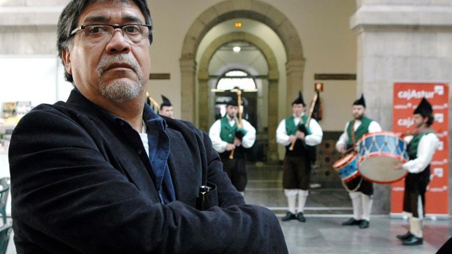 Luis Sepúlveda reivindica los derechos de los mapuches en una fábula