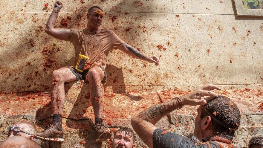 La Unió de Periodistes denuncia que la organización de la Tomatina exige a fotógrafos la cesión gratuita de sus imágenes