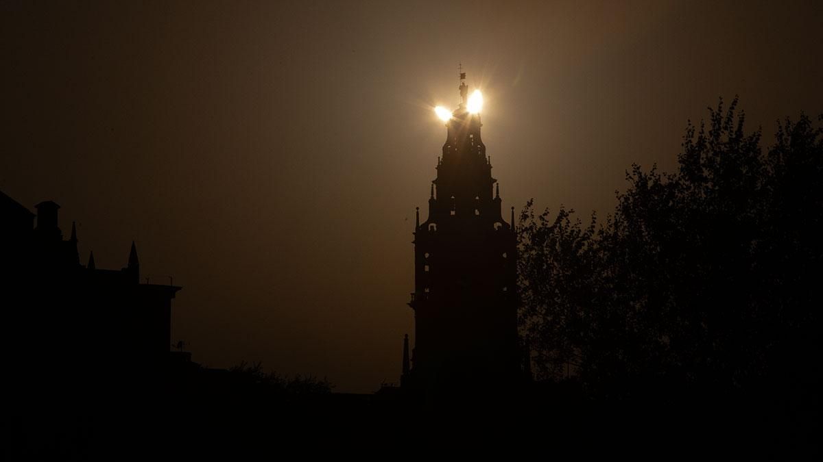 Los cordobeses se echan a la calle para ver el eclipse solar