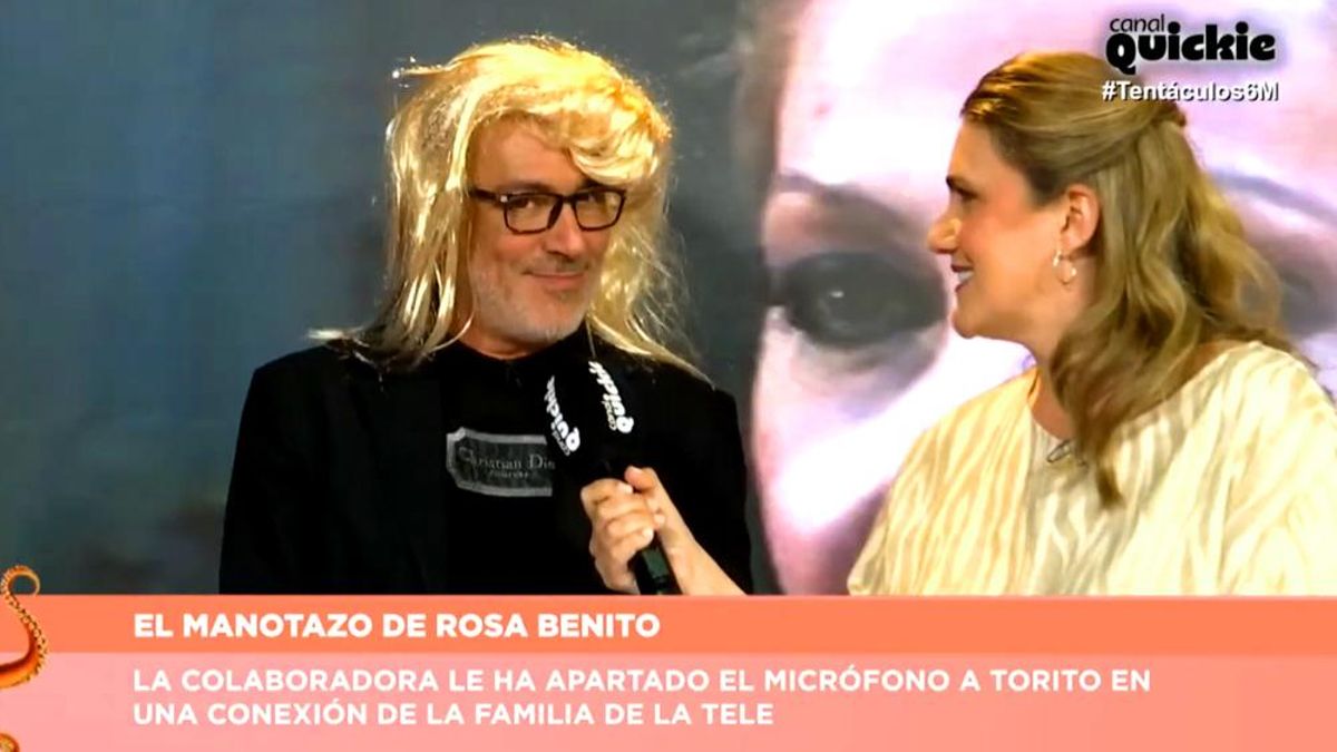 Carlota Corredera y Kiko Hernández recrean con críticas el feo de Rosa Benito a 'La familia de la tele': "Ubícate, mi vida"