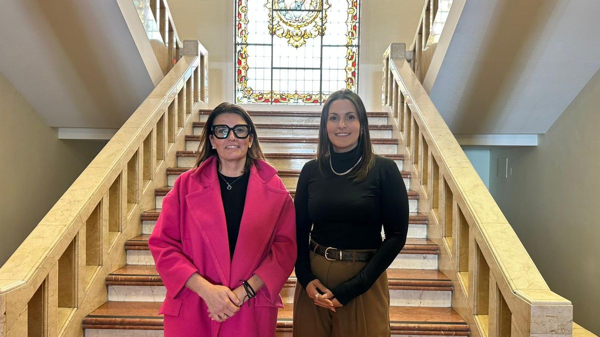 Raquel Rebollo, consejera de Turismo del Cabildo de La Palma, y Luz Marina Espiau, jefa comercial y desarrollo de negocio de la Autoridad Portuaria de Santa Cruz de Tenerife