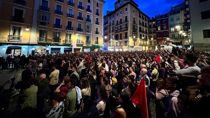 Miles de personas se manifiestan en Pamplona por el "derecho a la vivienda" y contra el "negocio de la especulación"