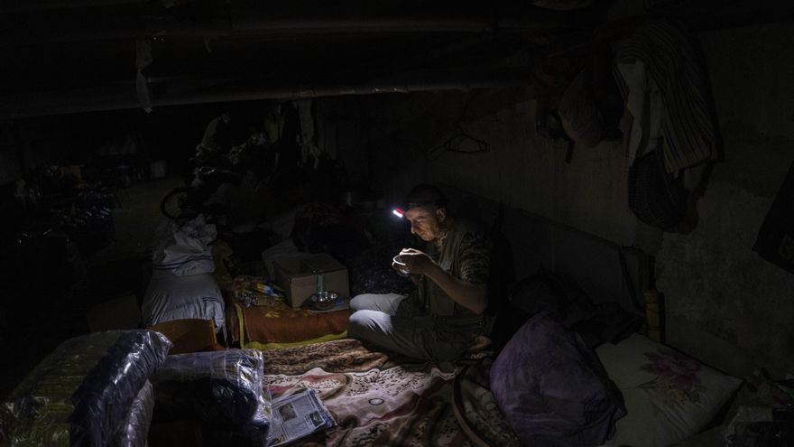 Del sótano a Suiza: el último niño de un pueblo ucraniano en ruinas sale de su refugio después de 87 días