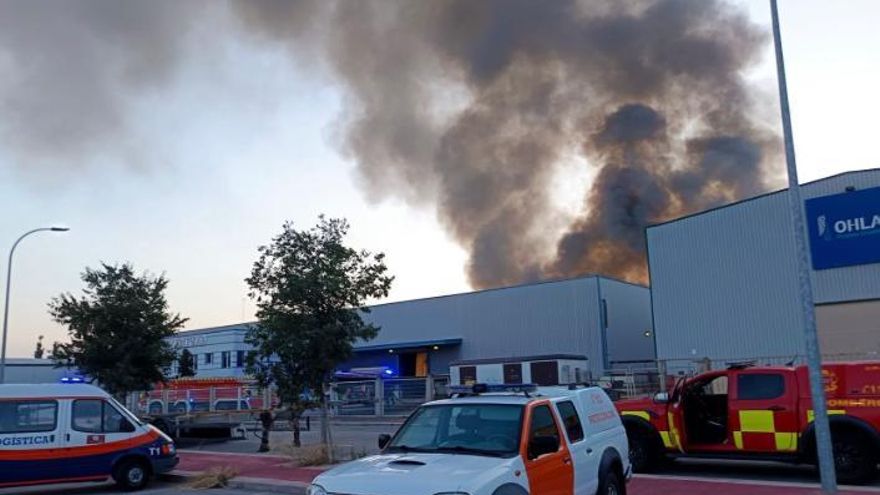 Por qué cuesta tanto apagar un incendio de baterías de litio: el caso de Azuqueca de Henares