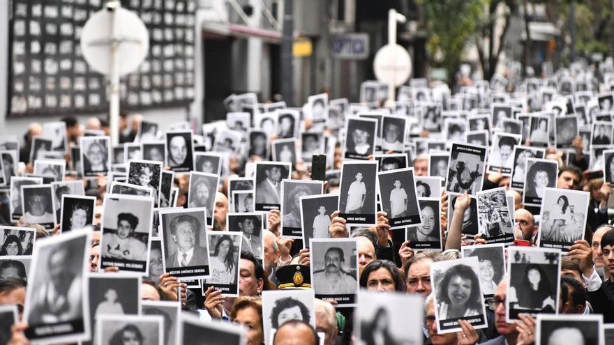 Reclamos de justicia, guiño mundialista y la presencia de Milei: la AMIA conmemoró 32 años del atentado