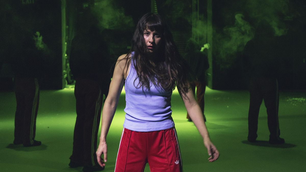 Irene Escolar triunfa con el retrato humano y descarnado de una yonqui en 'Personas, lugares y cosas'