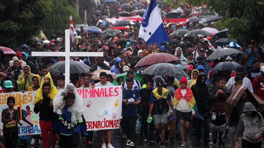 Una inédita caravana de 15.000 migrantes parte del sur de México hacia EEUU