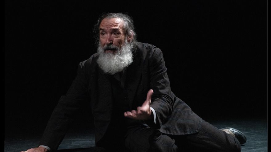 ‘Luces de bohemia’ celebra sus 100 años con un imponente montaje en el que Ginés García Millán reinventa a Max Estrella