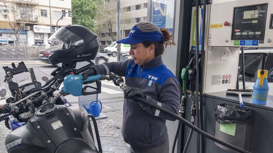 El Gobierno difiere la actualización del impuesto a los combustibles y posterga el alza de tarifas