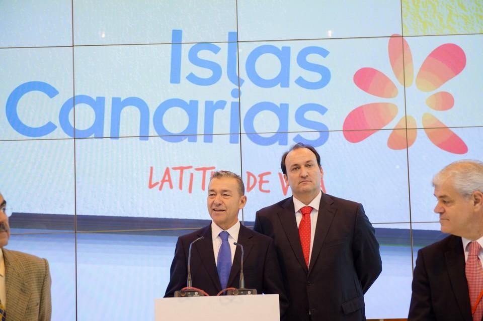 Inauguración del stand de Canarias en Fitur, con Paulino Rivero.