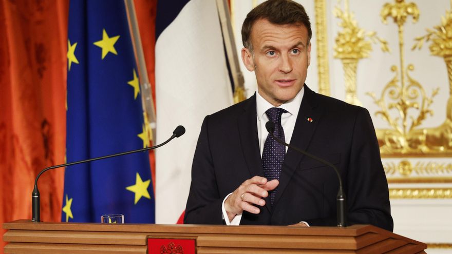 TOKIO (Japón), 01/04/2026.- El presidente francés, Emmanuel Macron, durante una rueda de prensa conjunta con la primera ministra japonesa, Sanae Takaichi (no aparece en la imagen), en el Palacio de Akasaka, residencia oficial del gobierno en Tokio, durante su visita oficial a Japón. EFE/EPA/FRANCK ROBICHON/POOL