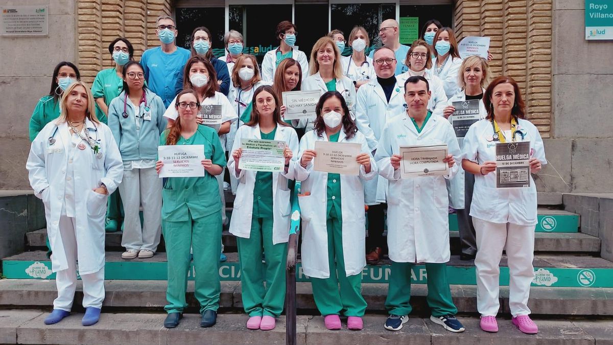 Concentración en el hospital Royo Villanova la semana pasada, durante la huelga sanitaria.