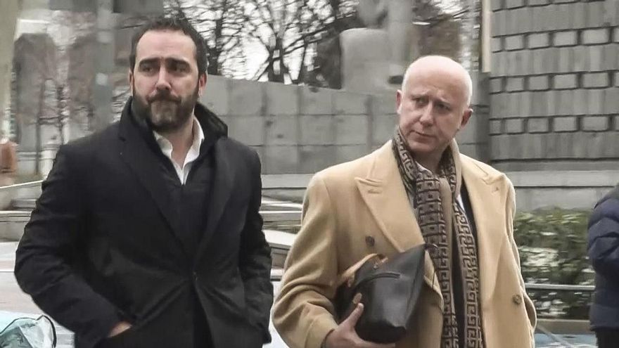 Imagen de archivo del empresario y comisionista Víctor de Aldama (i) a su llegada a los juzgados para declarar.