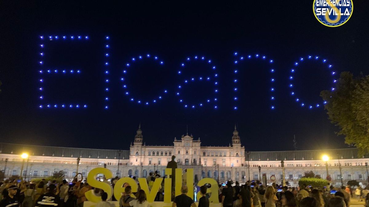 Espectáculo de drones en la plaza de España