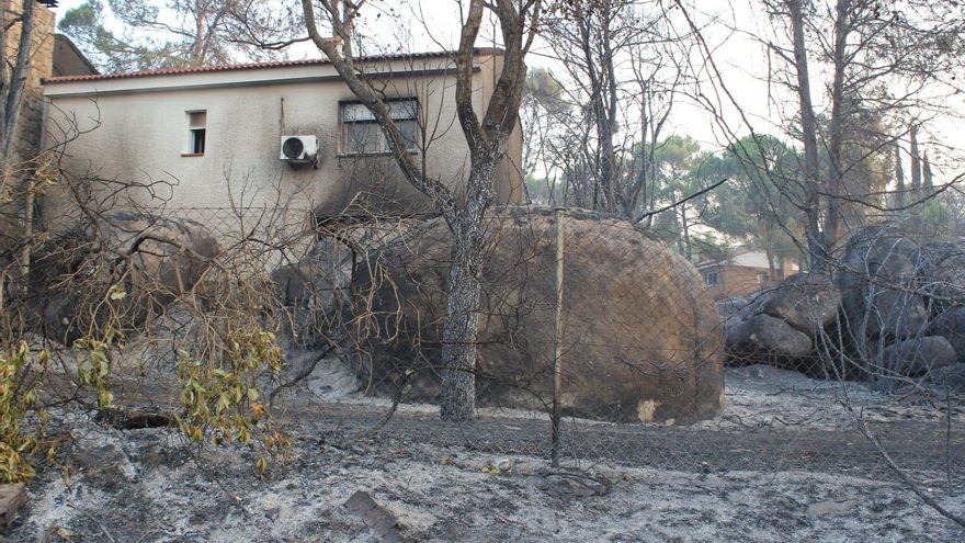 Los vecinos de Pelayos y San Martín rehacen sus casas sobre las cenizas del incendio: “En quince minutos desapareció el esfuerzo de toda una vida”