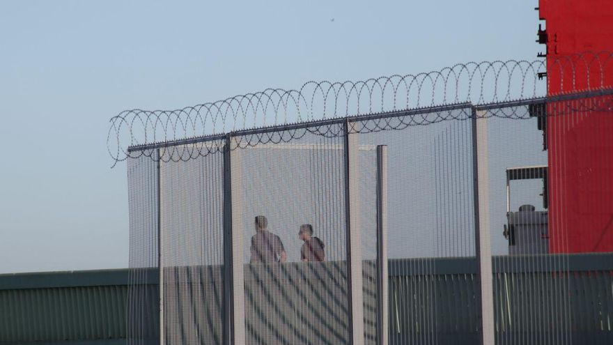 Pasaje Seguro reclama a Revilla que se posicione en contra del uso de concertinas en el Puerto de Santander