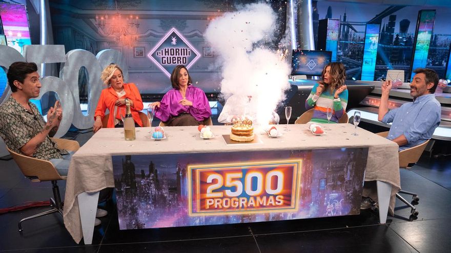 El "fiestón" de 'El Hormiguero' desveló sus secretos nunca contados, salseos del equipo y la cara de su voz misteriosa