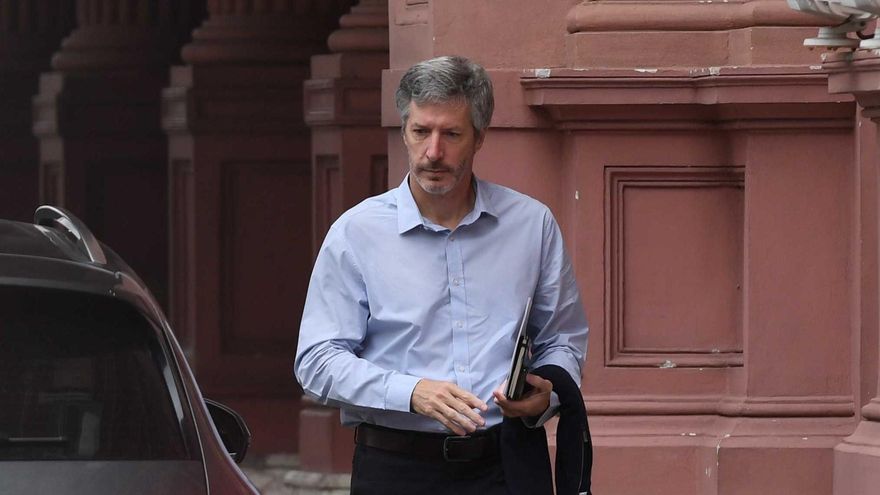 Con la colocación de títulos del Tesoro, el Gobierno cree que quedó cerca de desactivar "la bomba de leliqs"