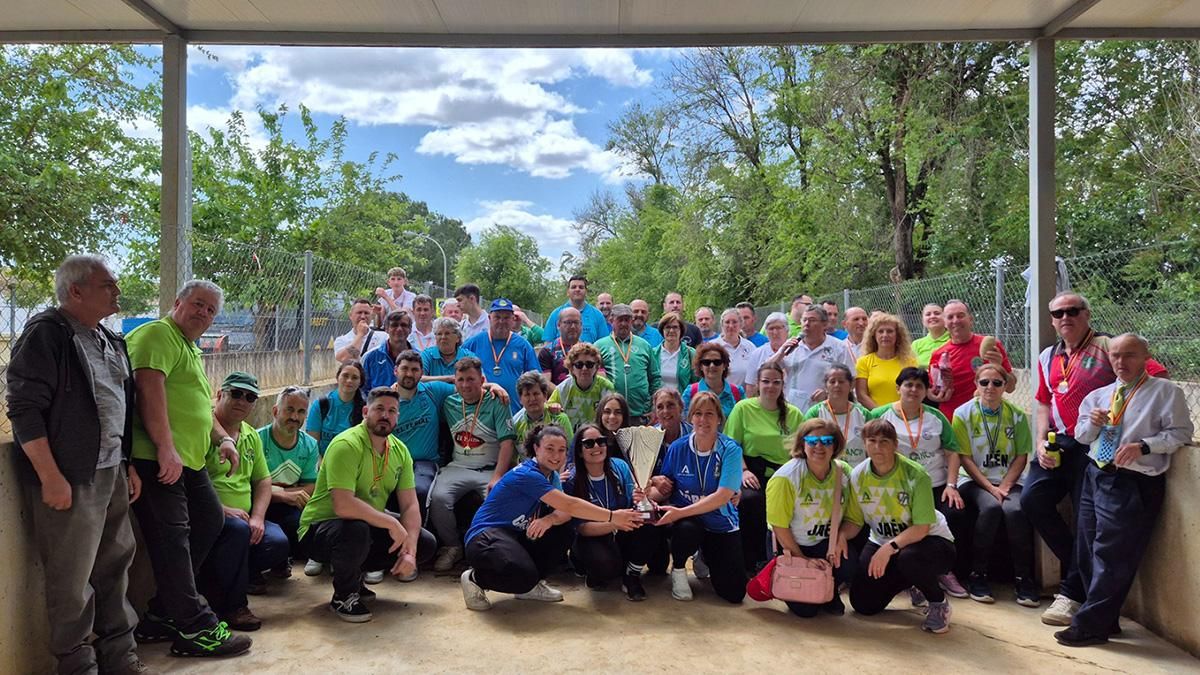 El Calonge de Palma del Río responde con brillantez en casa ante la élite nacional del bolo andaluz