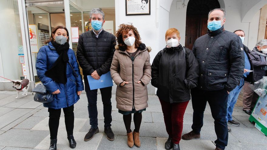 Placa en la calle Santa Eulalia dedicada a Federico García Lorca, durante la inauguración este lunes de los 'Hitos Culturales'