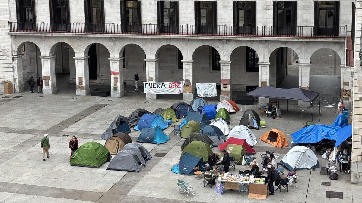Acampada en la Plaza Porticada.