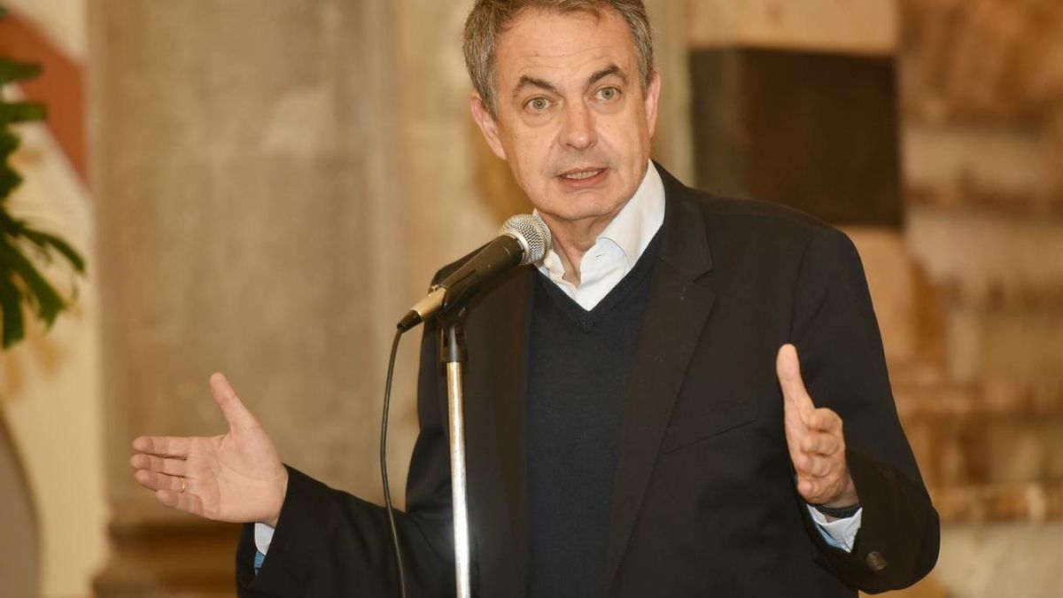 Zapatero, sobre la exhumación de Franco: "Un dictador no puede estar en un lugar de honor"