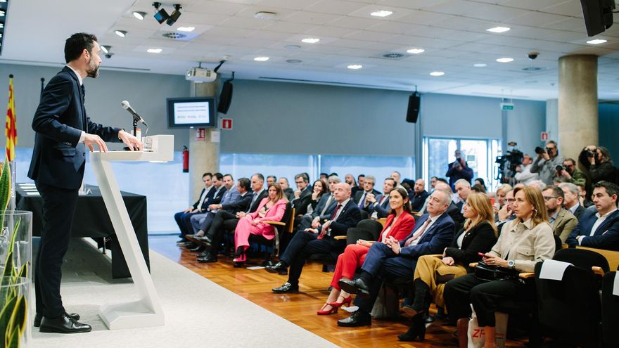 El conseller Torrent, en la seva intervenció durant l'acte de ratificació de l'acord de reindustrialització de Nissan