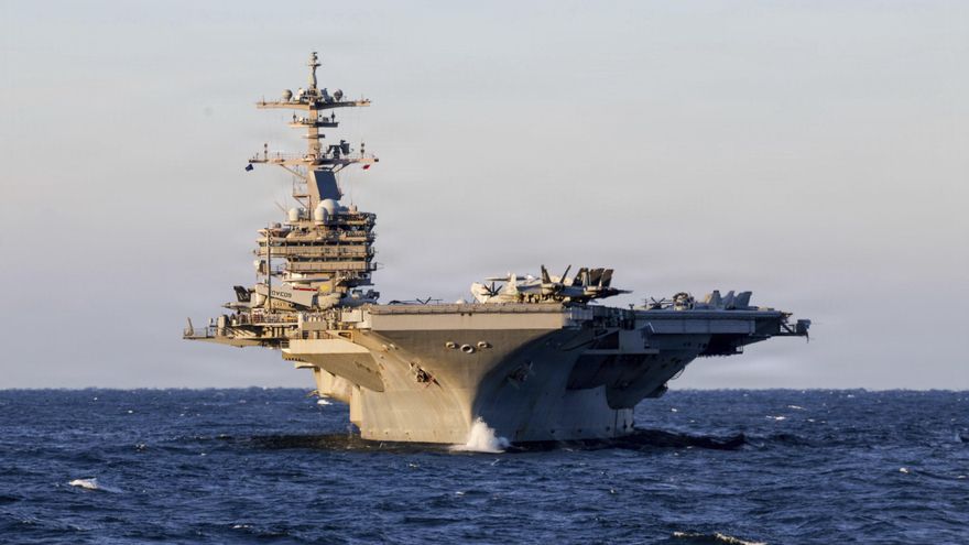 El portaaviones de la clase Nimitz de la Armada de los Estados Unidos, USS George H.W. Bush, durante una operación de tránsito, el 6 de febrero de 2026 en el Océano Atlántico.
