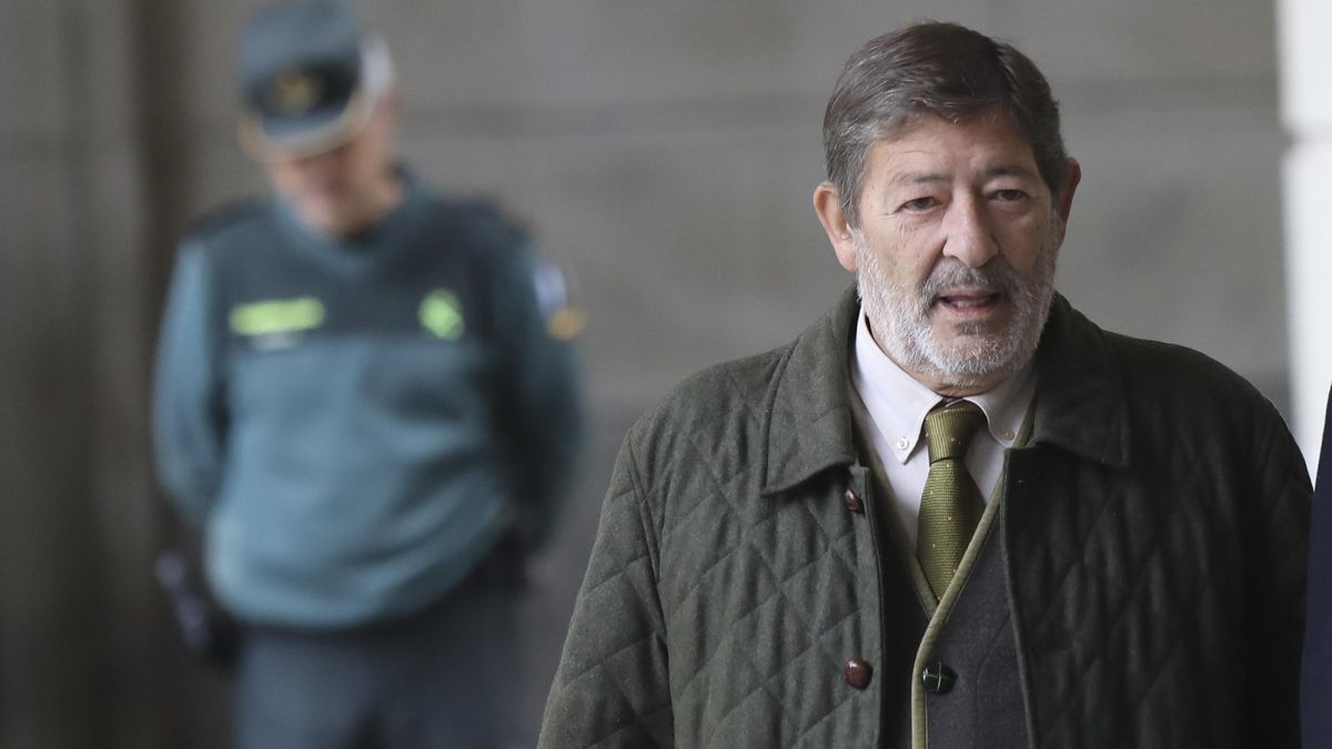 Archivo - el exdirector de Trabajo, Francisco Javier Guerrero, a su llegada a la Audiencia Provincial de Sevilla, a 28 de noviembre de 2019.