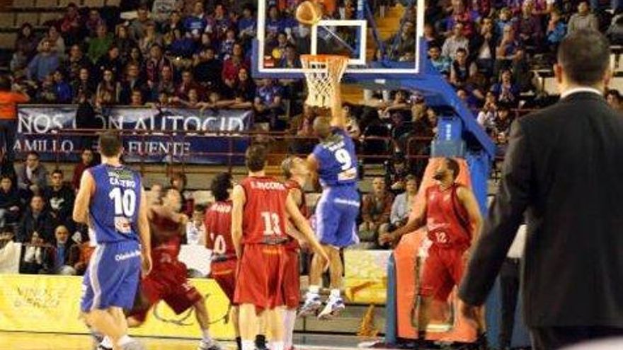 Dani López entra a la canasta de León