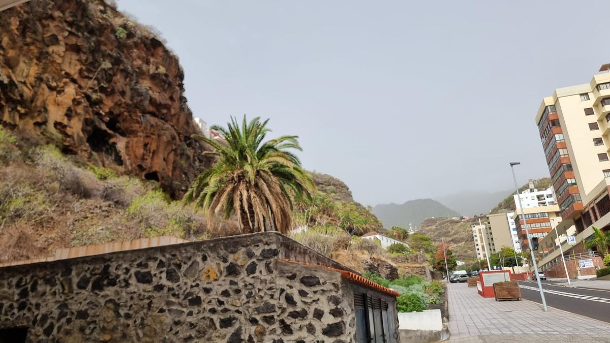 Imagen de la calima el miércoles captada desde la Avenida de El Puente de San Cruz de La Palma.