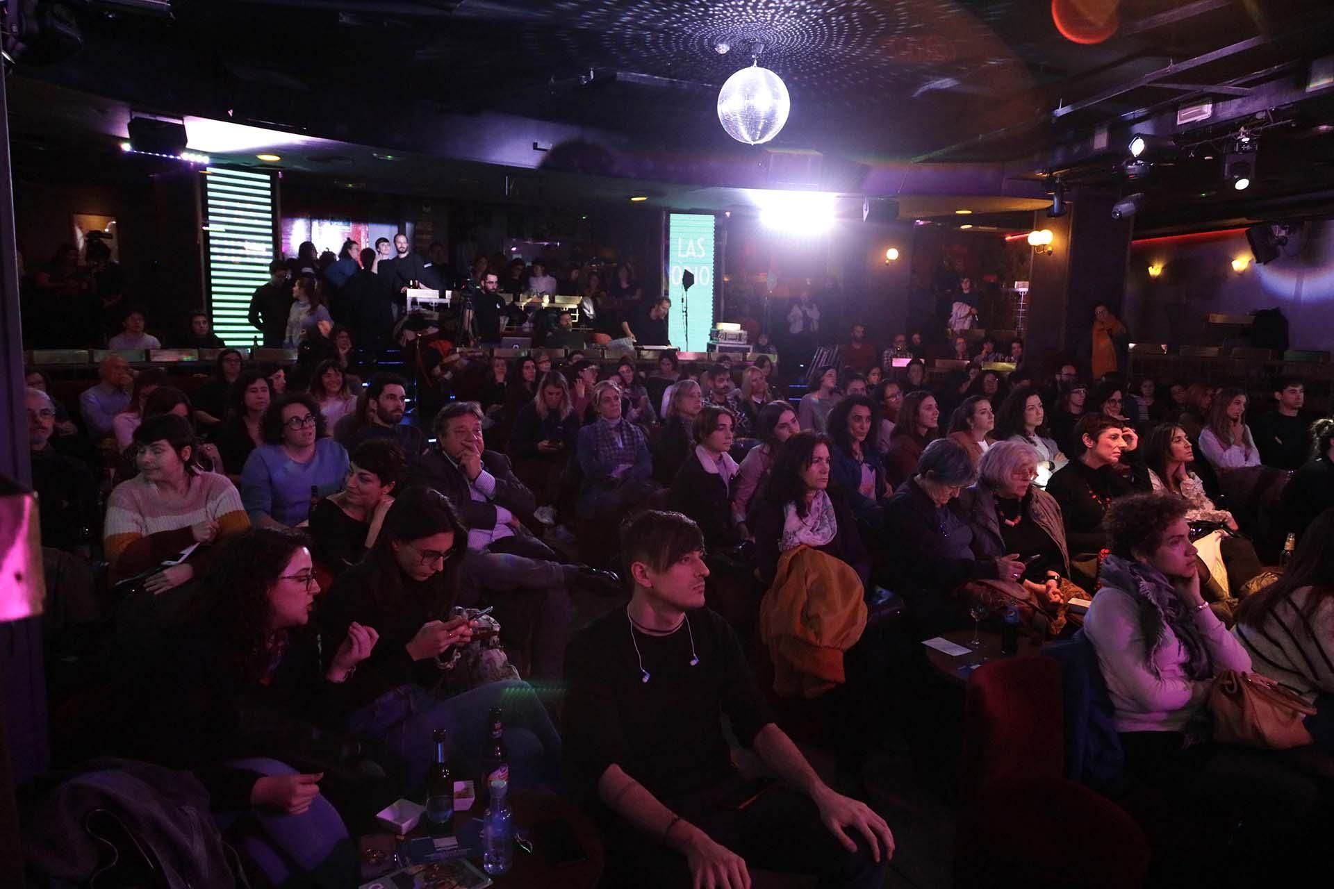 Aforo completo en el encuentro organizado por eldiario.es 'Feminismo y placer' en el Café Berlín de Madrid