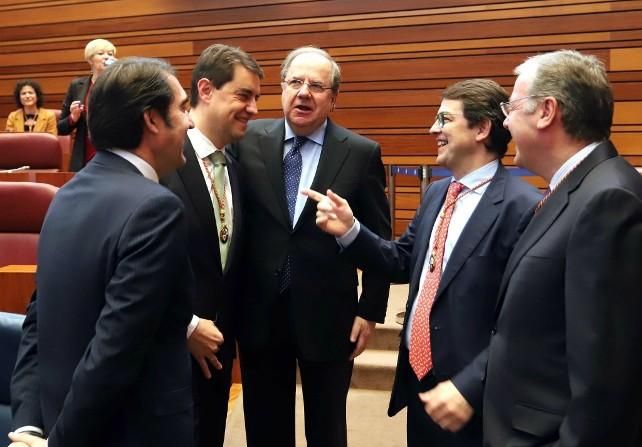 En la imagen, dos presidentes del PP en la Junta, Mañueco y Herrera, y dos consejeros de Fomento, los leoneses Silván y Quiñones.