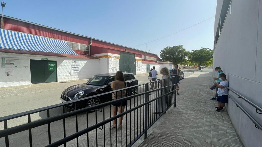 Un "error de comunicación" deja sin vacunas a decenas de personas en la localidad sevillana de Estepa