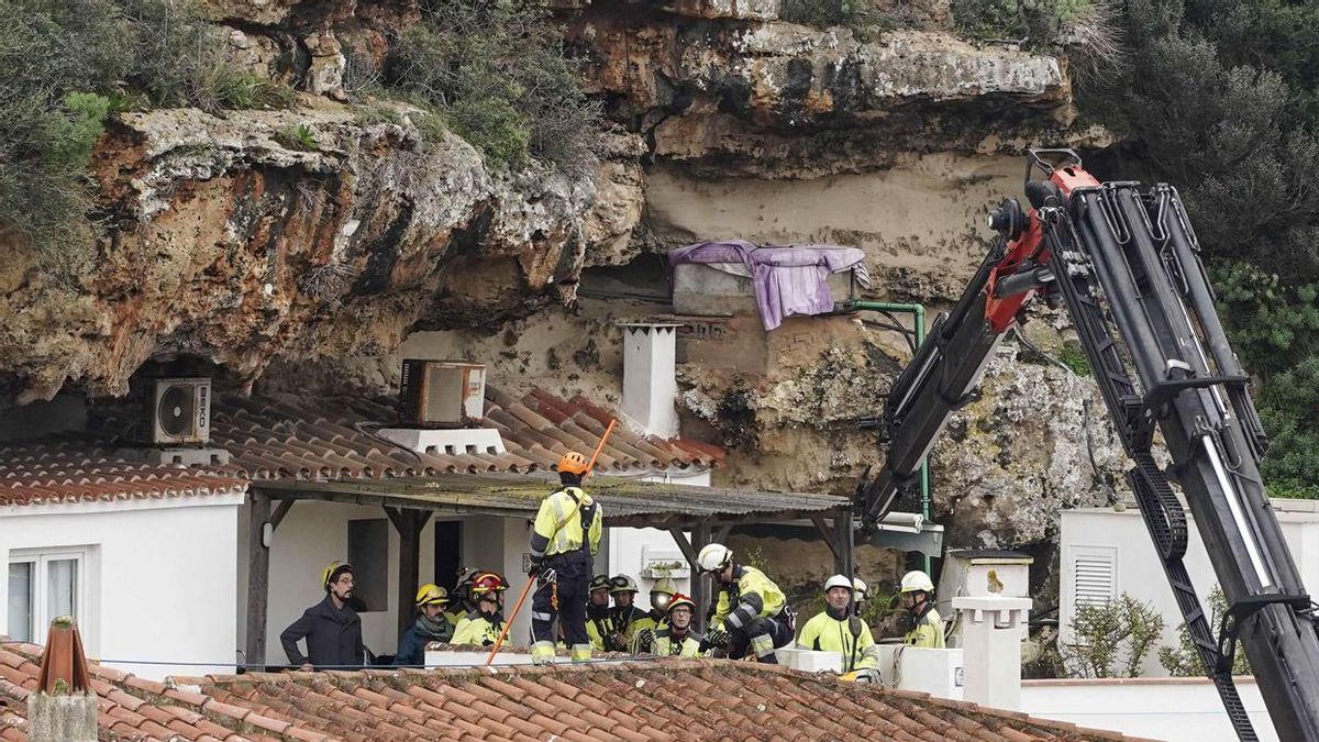 Muere un hombre en Menorca al caer sobre su casa una roca desprendida de un acantilado