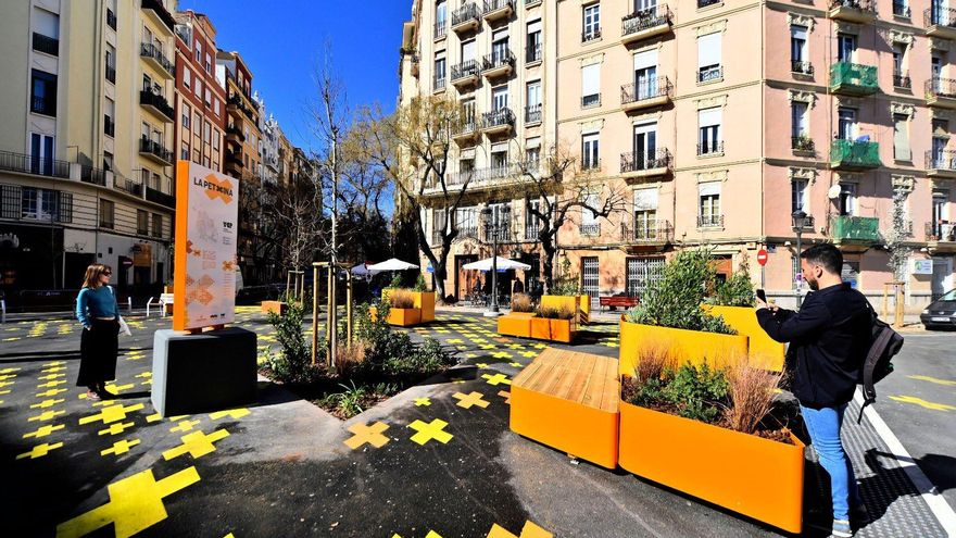 La primera supermanzana de València recupera 13.000 metros cuadrados de espacio peatonal en la Petxina