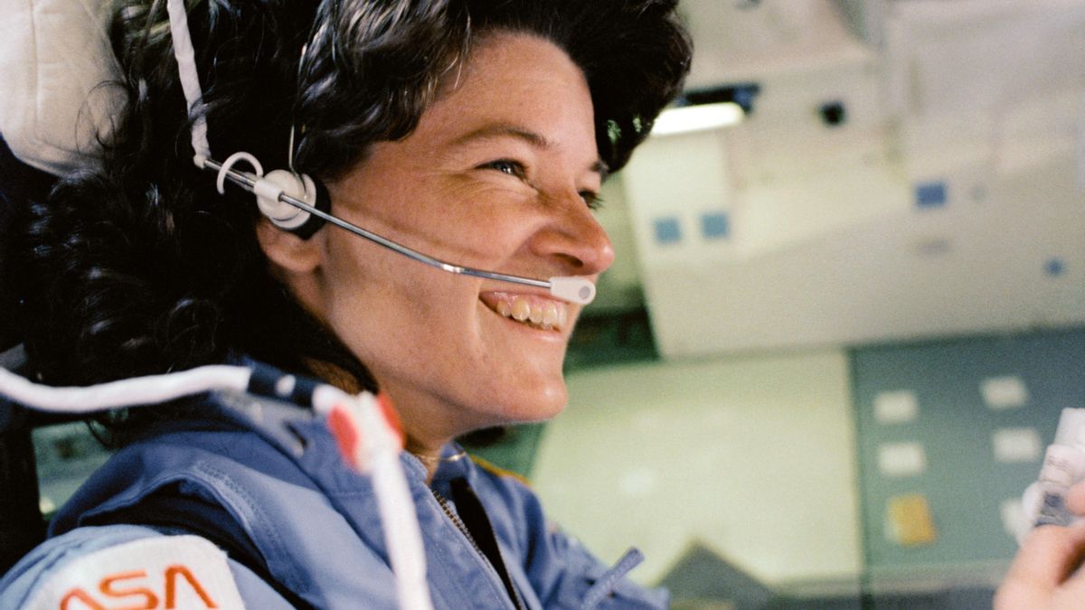 La astronauta Sally Ride durante la misión STS-7.