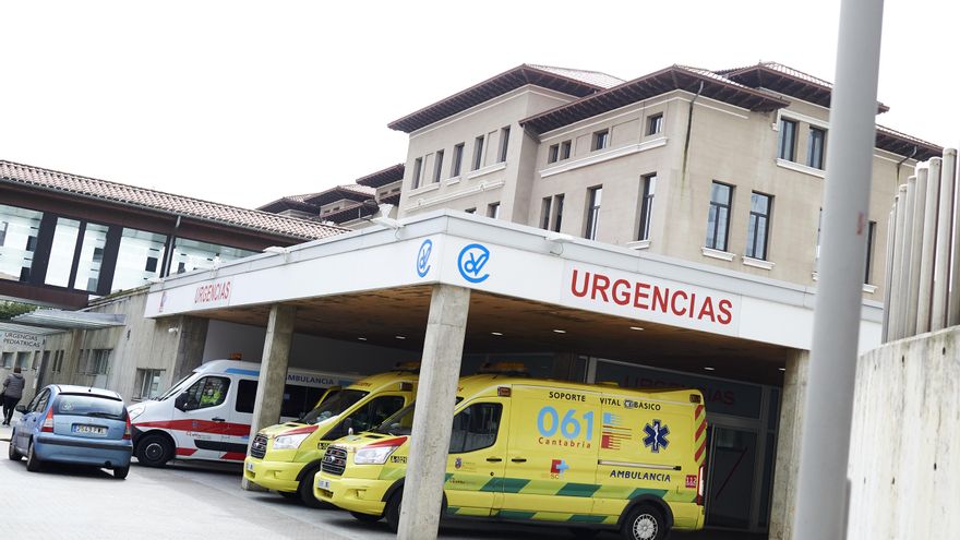 Archivo - Aparcamiento de Urgencias del Hospital Universitario Marqués de Valdecilla