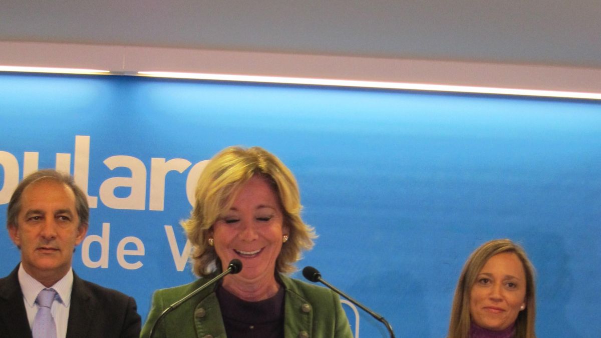 Aguirre mantiene que está retirada de la primera línea política pero que "en esta vida" no descarta "nunca nada"