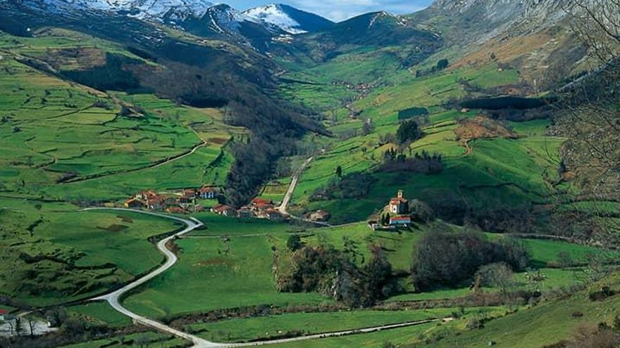 Ni los Valles Pasiegos ni el de Liébana: qué ver en el valle de Cantabria que supera los 2.000 metros de altura