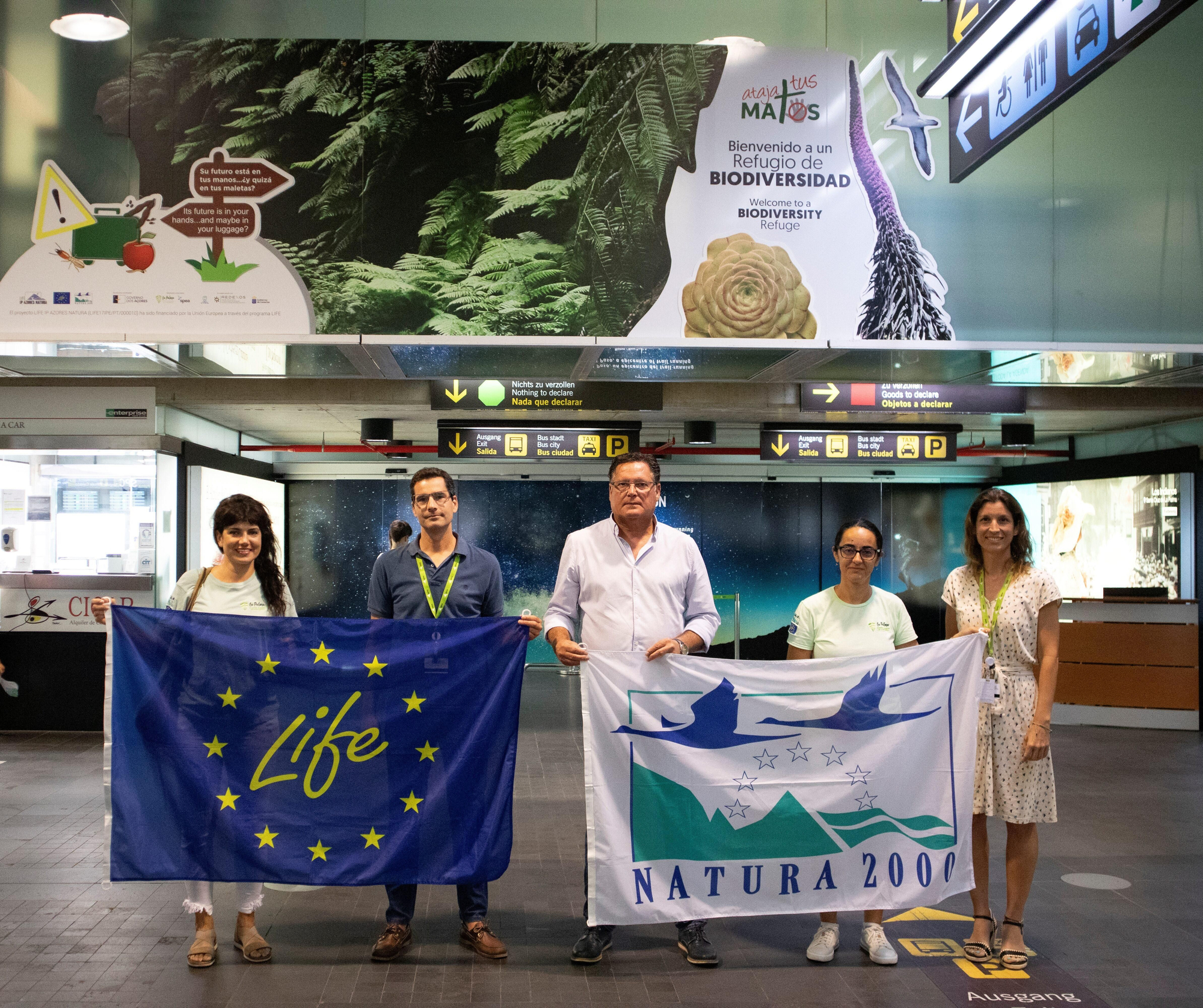 Presentación en el Aeropuerto de La Palma de la campaña para concienciar a la población local y visitantes sobre los riesgos de la introducción de organismos vivos en la Isla, refugio natural de biodiversidad.
