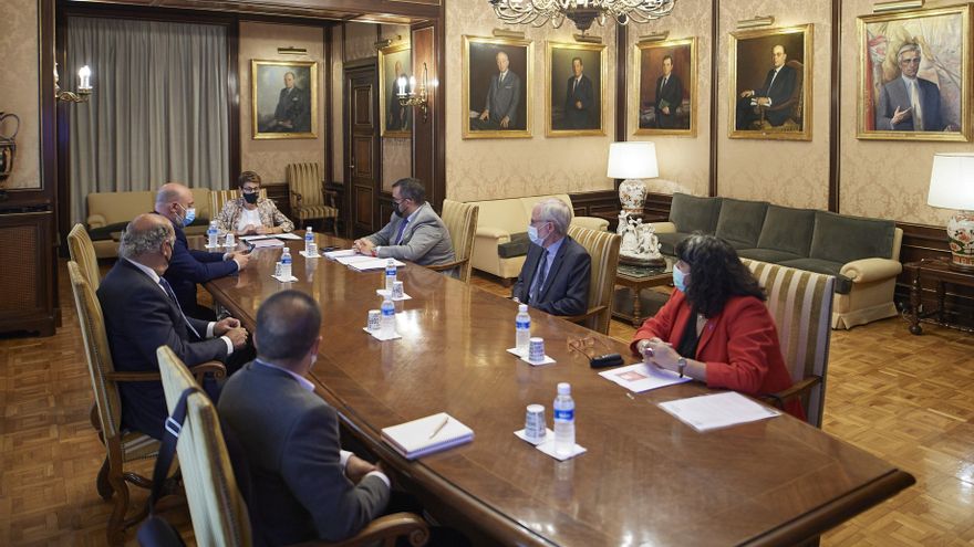 Imagen de la reunión interinstitucional presidida por la Presidenta Chivite.